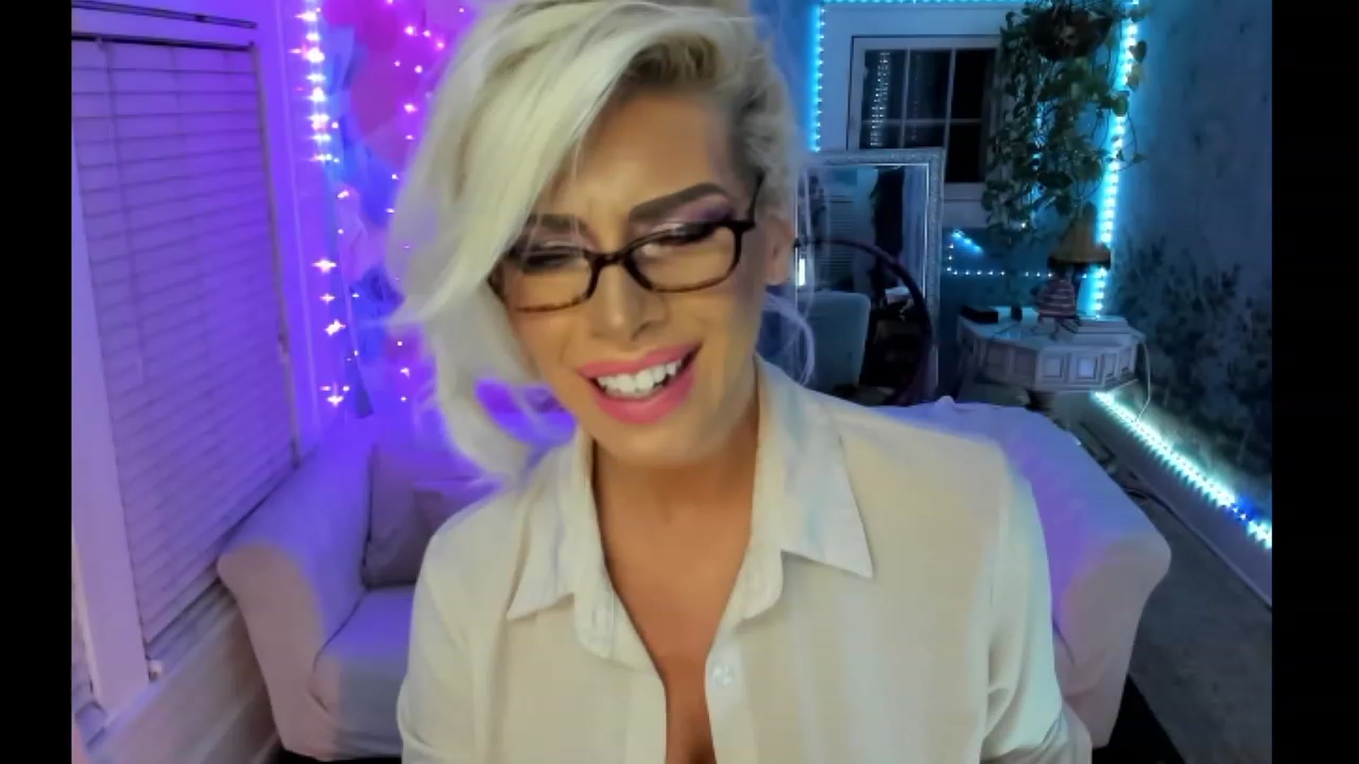 Gallery image thumbnail from SvetlanaSnow's myfreecams stream on, 07/03/2023, 08:07 image 7 of 20
