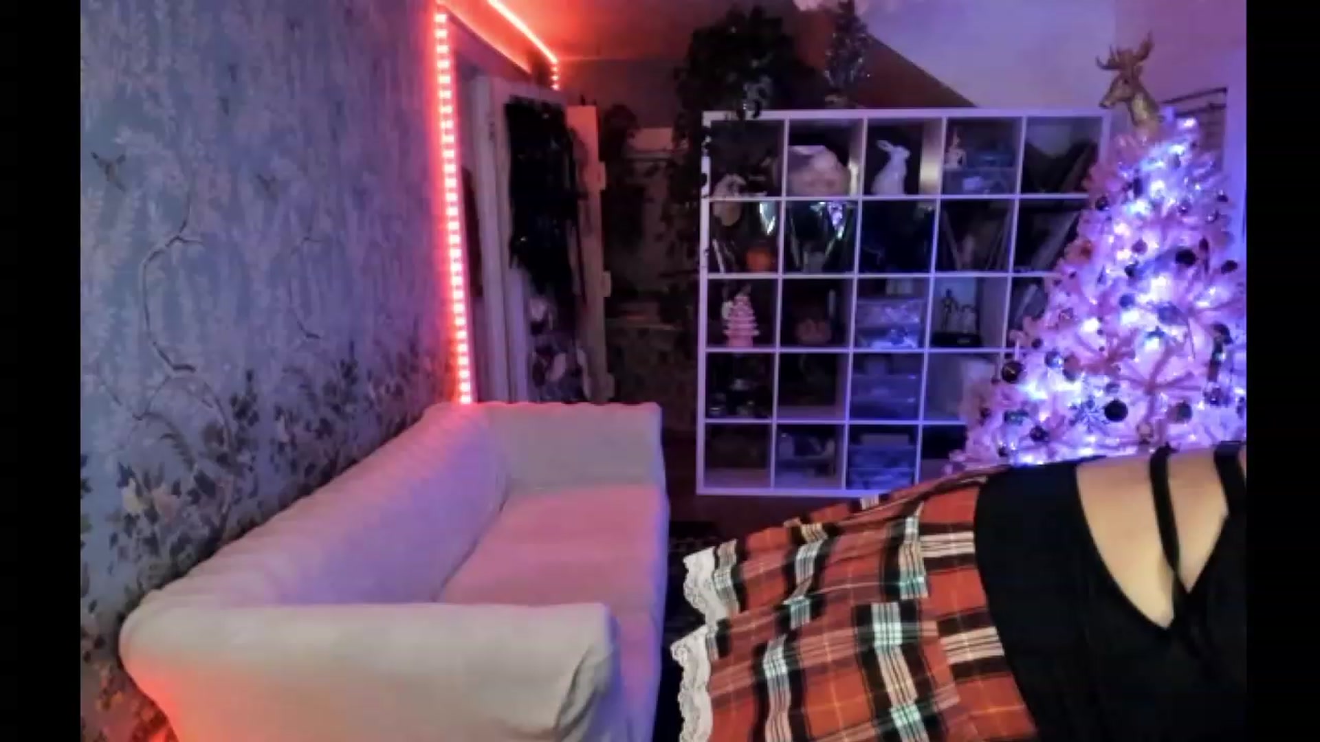 Gallery image thumbnail from SvetlanaSnow's myfreecams stream on, 12/02/2023, 07:55 image 10 of 20