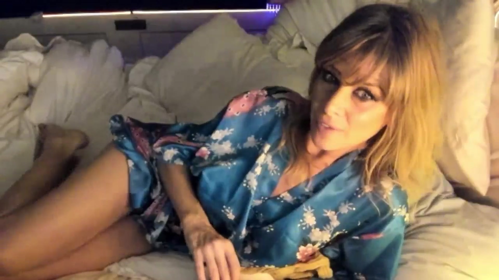 Gallery image thumbnail from SvetlanaSnow's myfreecams stream on, 09/19/2025, 08:17 image 15 of 20