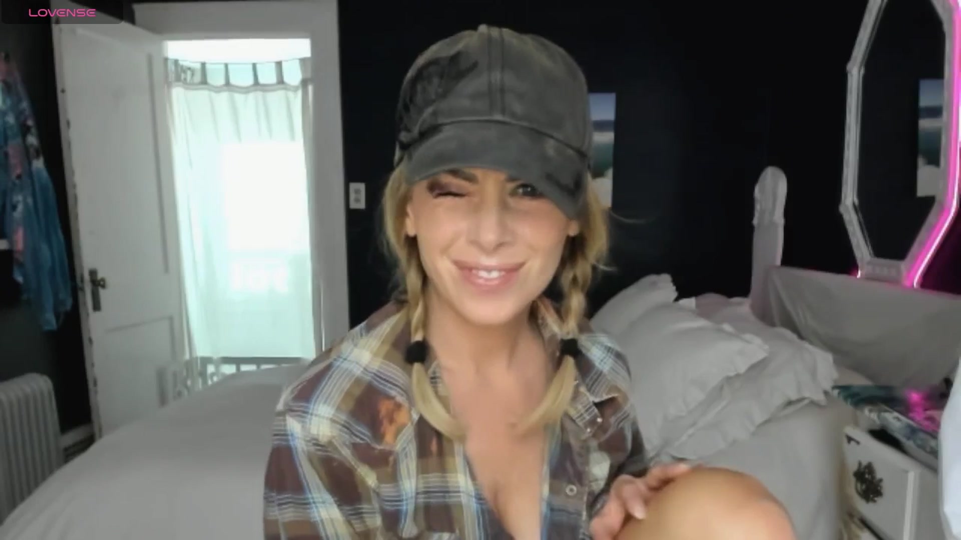 Gallery image thumbnail from SvetlanaSnow's myfreecams stream on, 10/04/2025, 18:06 image 5 of 20