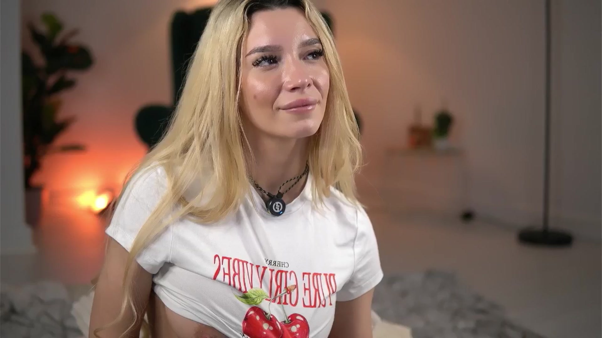 Gallery image thumbnail from SvveetLuna's myfreecams stream on, 04/10/2026, 12:54 image 17 of 20