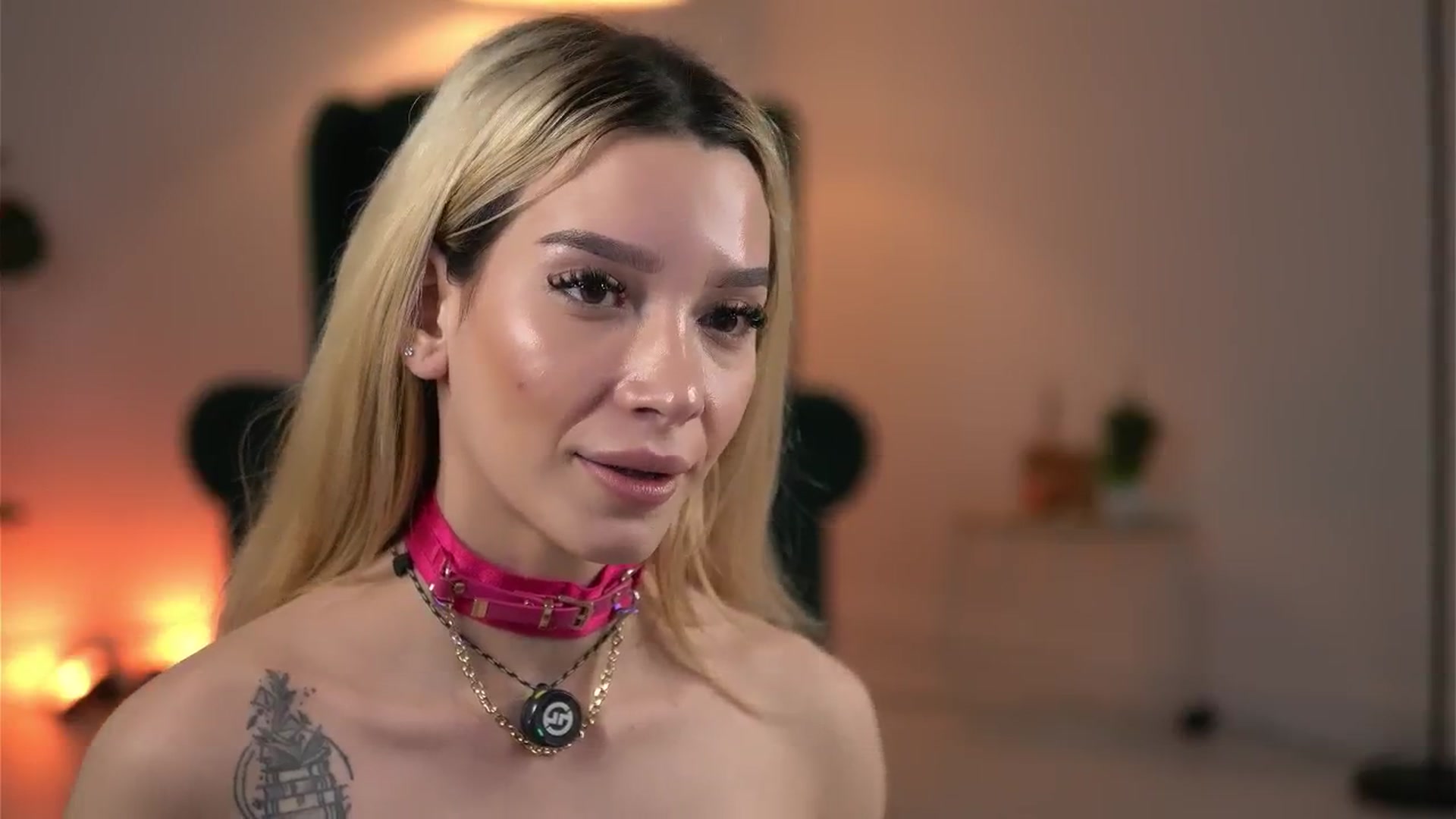 Gallery image thumbnail from SvveetLuna's myfreecams stream on, 04/11/2026, 12:24 image 13 of 20