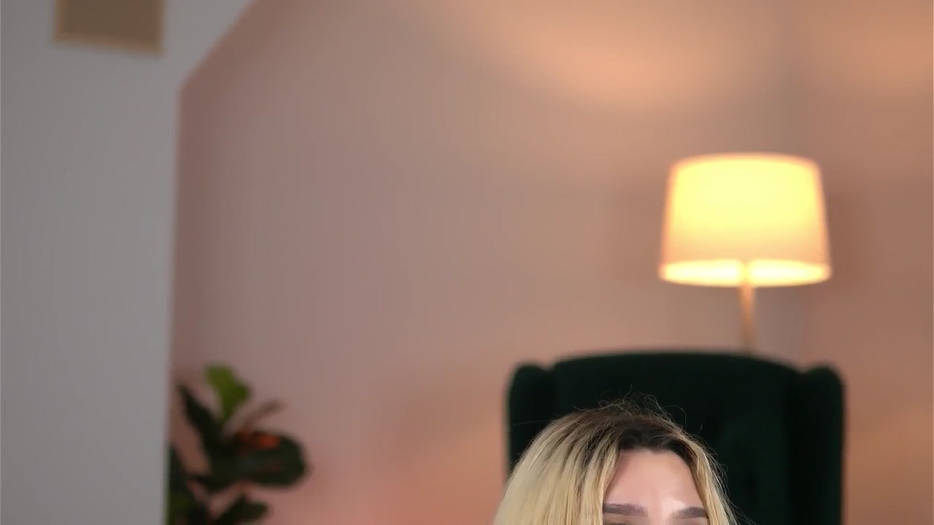 Gallery image thumbnail from SvveetLuna's myfreecams stream on, 04/23/2026, 12:31 image 14 of 20