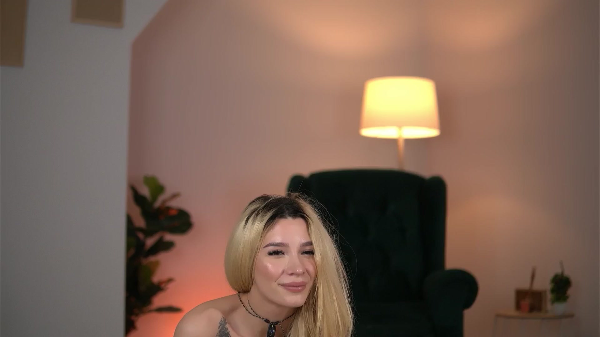 Gallery image thumbnail from SvveetLuna's myfreecams stream on, 04/30/2026, 11:28 image 7 of 20