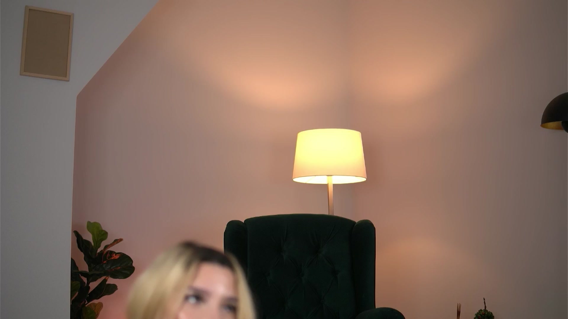 Gallery image thumbnail from SvveetLuna's myfreecams stream on, 05/04/2026, 12:28 image 17 of 20
