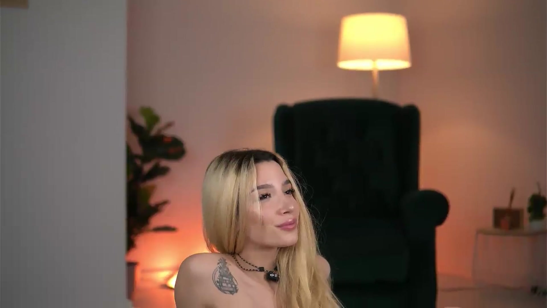Gallery image thumbnail from SvveetLuna's myfreecams stream on, 05/10/2026, 12:42 image 2 of 20