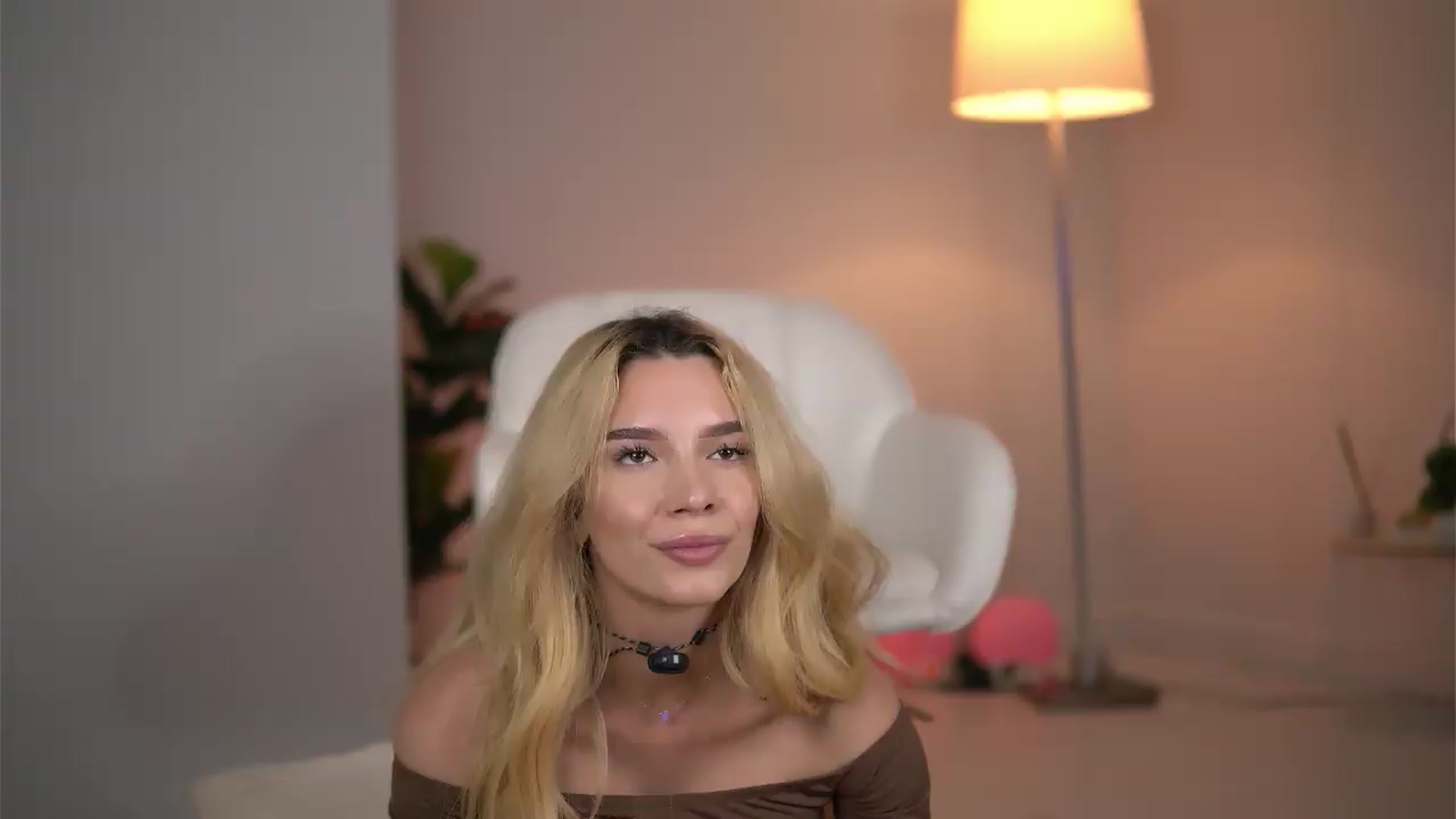 Gallery image thumbnail from SvveetLuna's myfreecams stream on, 07/18/2026, 12:02 image 3 of 20