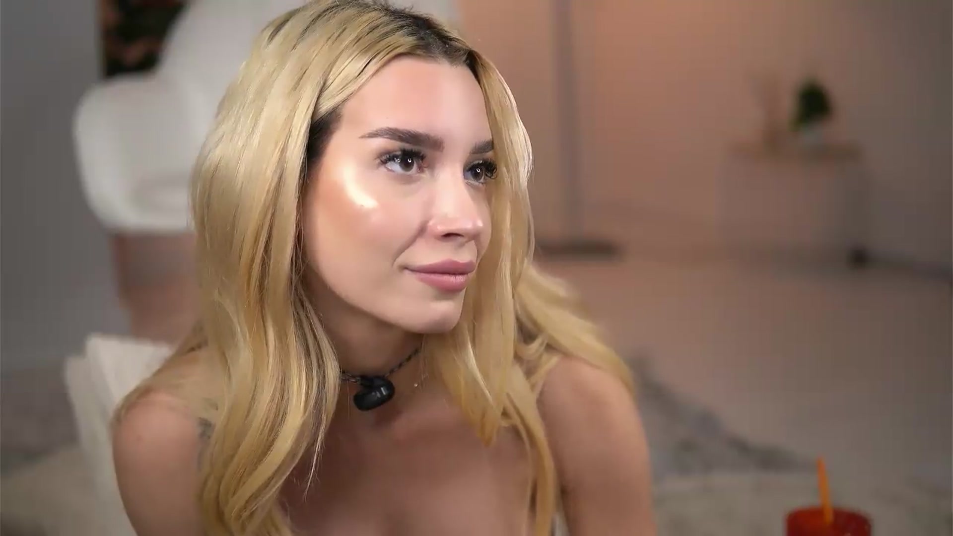 Gallery image thumbnail from SvveetLuna's myfreecams stream on, 09/02/2026, 12:40 image 10 of 20