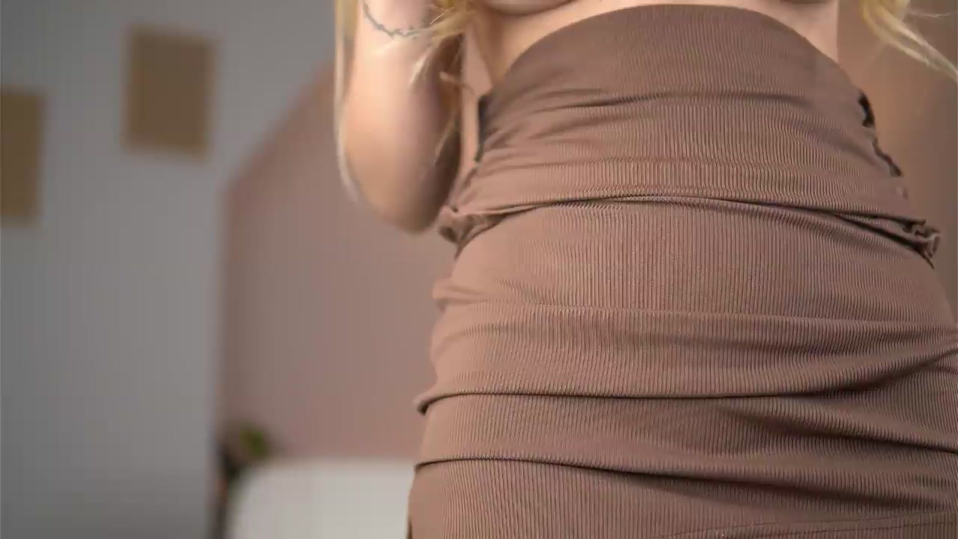 Gallery image thumbnail from SvveetLuna's myfreecams stream on, 09/04/2026, 12:40 image 8 of 20