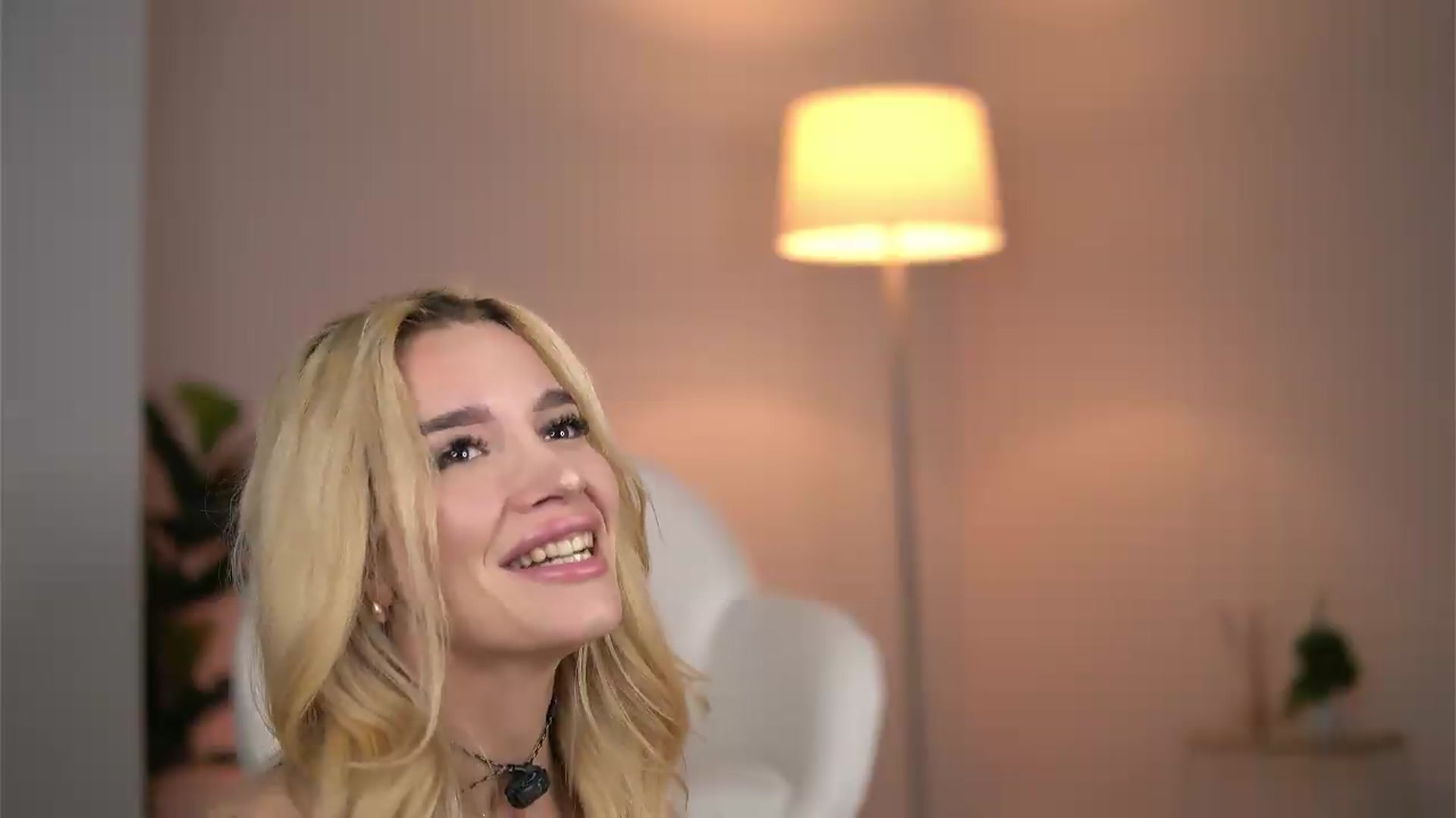 Gallery image thumbnail from SvveetLuna's myfreecams stream on, 09/06/2026, 12:40 image 19 of 20