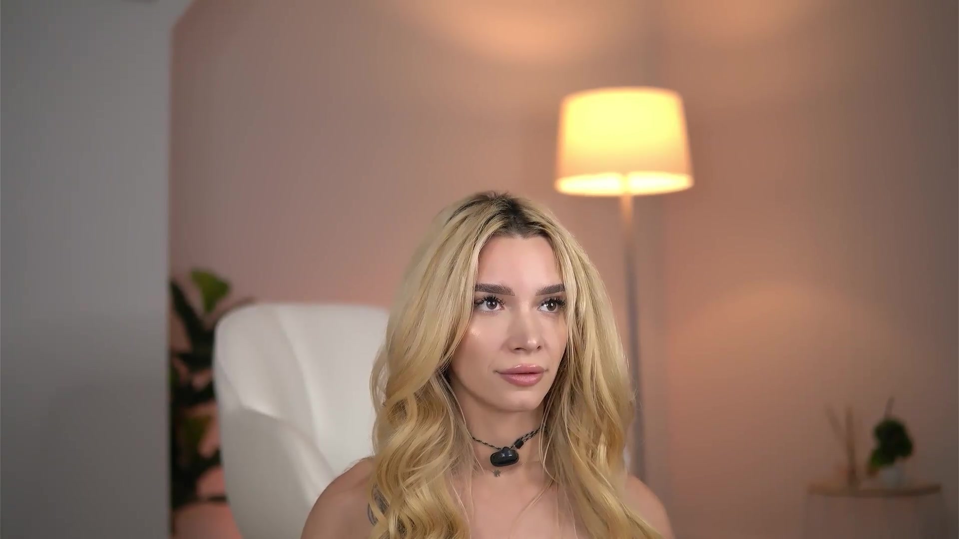 Gallery image thumbnail from SvveetLuna's myfreecams stream on, 09/07/2026, 12:19 image 6 of 20