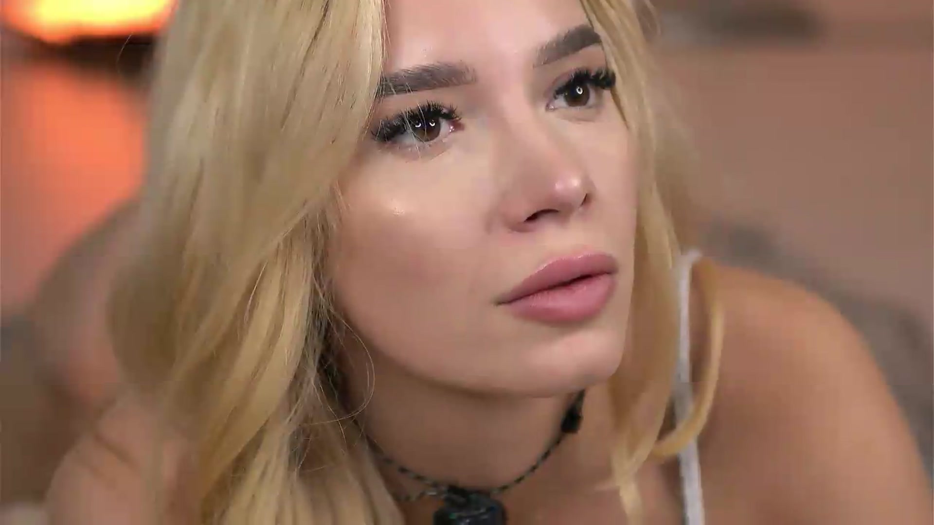Gallery image thumbnail from SvveetLuna's myfreecams stream on, 09/19/2026, 12:50 image 18 of 20