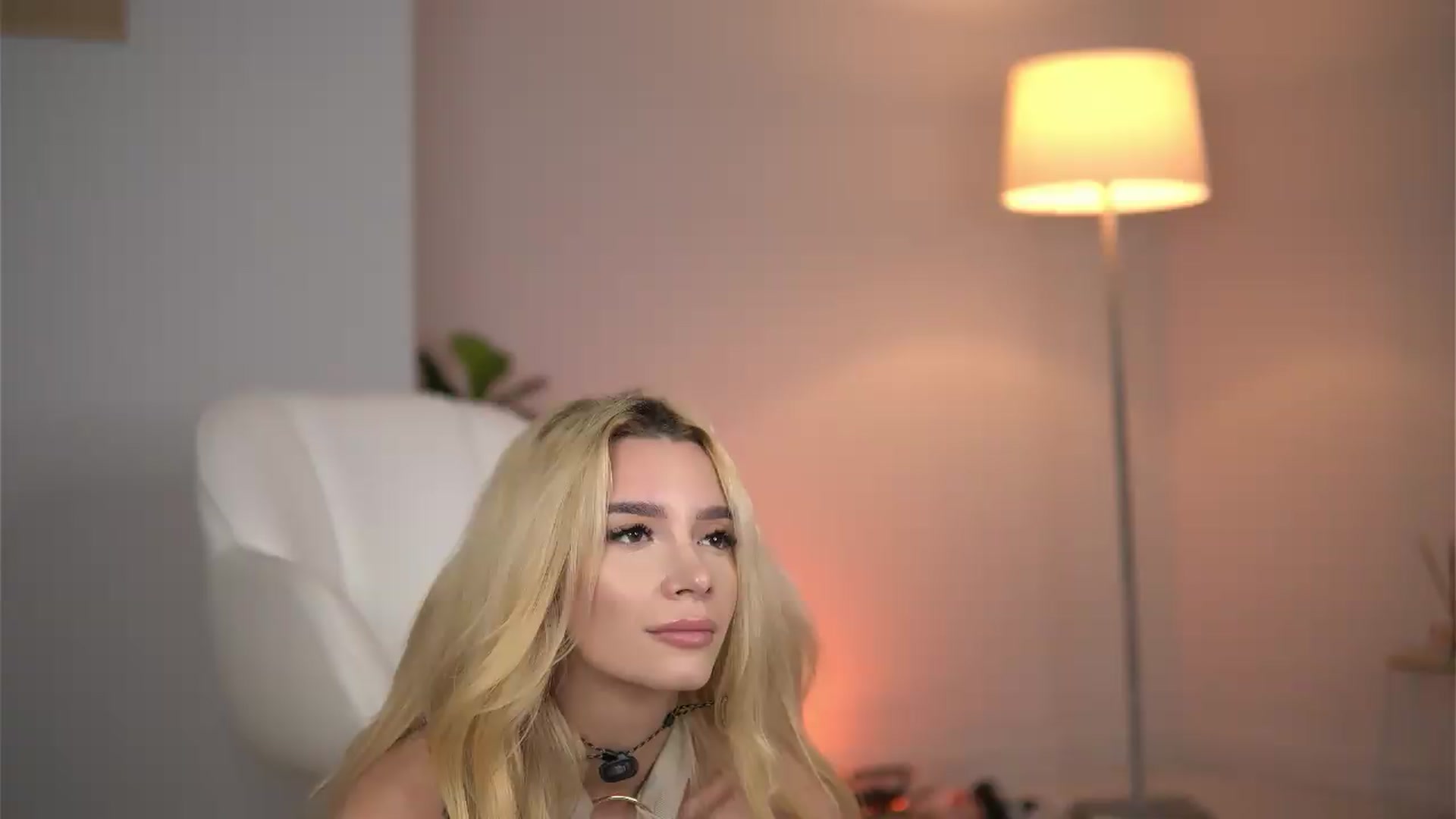 Gallery image thumbnail from SvveetLuna's myfreecams stream on, 09/20/2026, 08:02 image 2 of 20