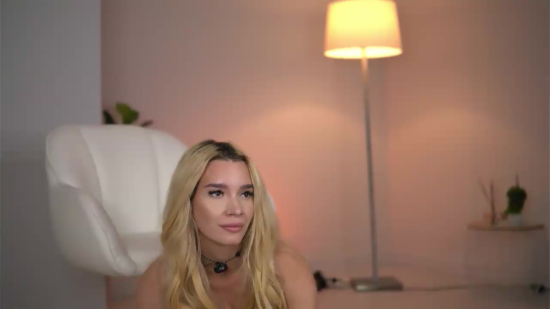 Gallery image thumbnail from SvveetLuna's myfreecams stream on, 09/21/2026, 12:35 image 12 of 20