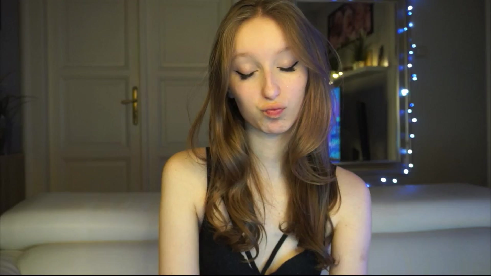 Gallery image thumbnail from Sw33t_g1rl's myfreecams stream on, 01/20/2026, 16:12 image 1 of 20