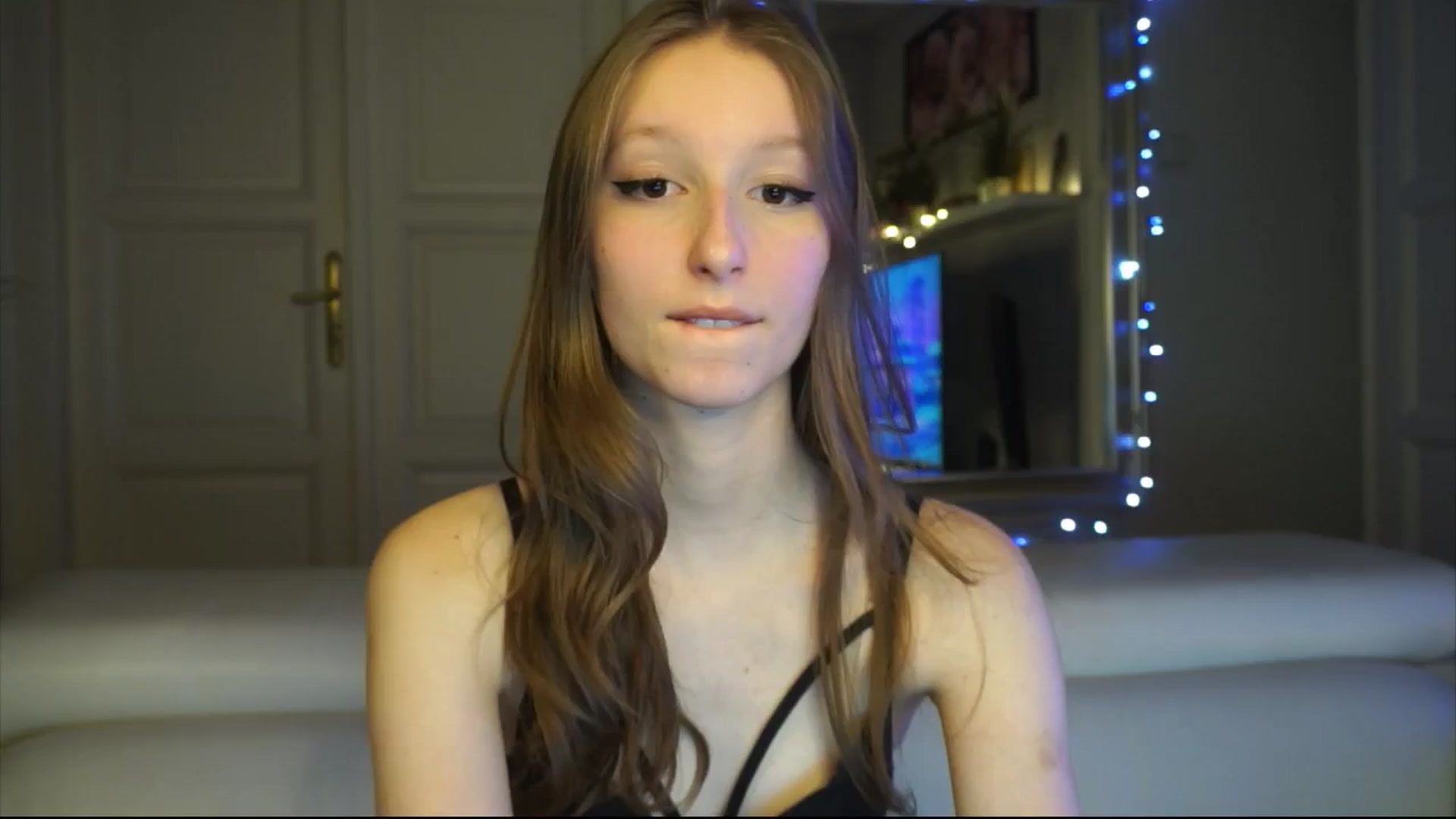 Gallery image thumbnail from Sw33t_g1rl's myfreecams stream on, 01/20/2026, 16:12 image 20 of 20