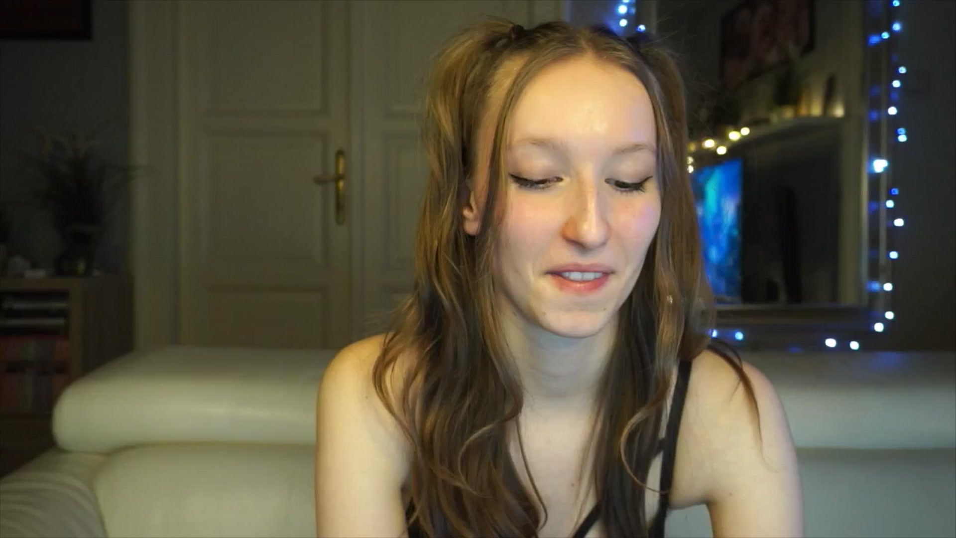Gallery image thumbnail from Sw33t_g1rl's myfreecams stream on, 01/25/2026, 21:41 image 16 of 20
