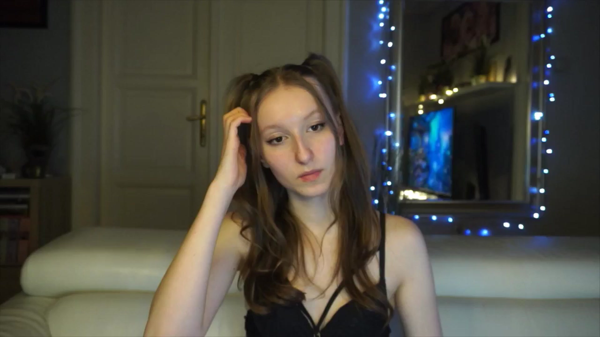Gallery image thumbnail from Sw33t_g1rl's myfreecams stream on, 01/25/2026, 21:41 image 12 of 20