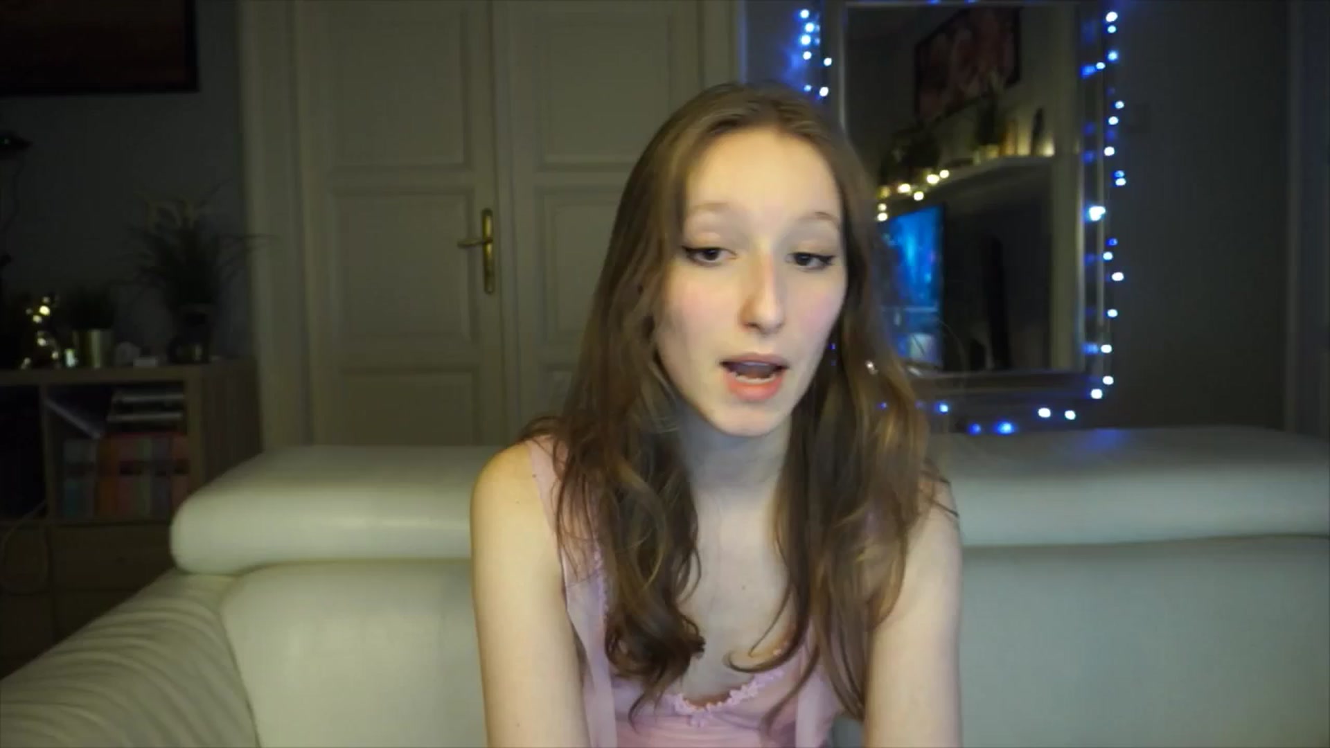 Gallery image thumbnail from Sw33t_g1rl's myfreecams stream on, 01/26/2026, 18:37 image 4 of 20
