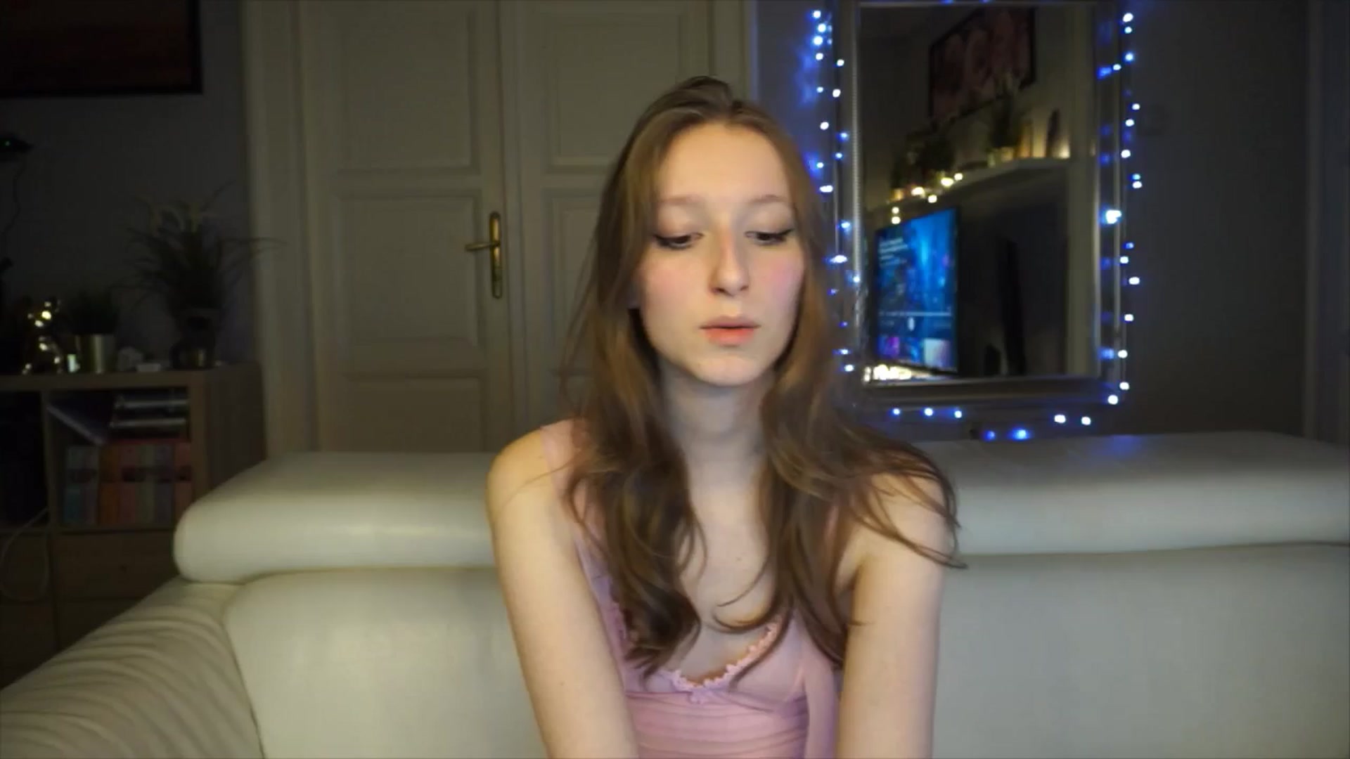 Gallery image thumbnail from Sw33t_g1rl's myfreecams stream on, 01/26/2026, 18:37 image 8 of 20