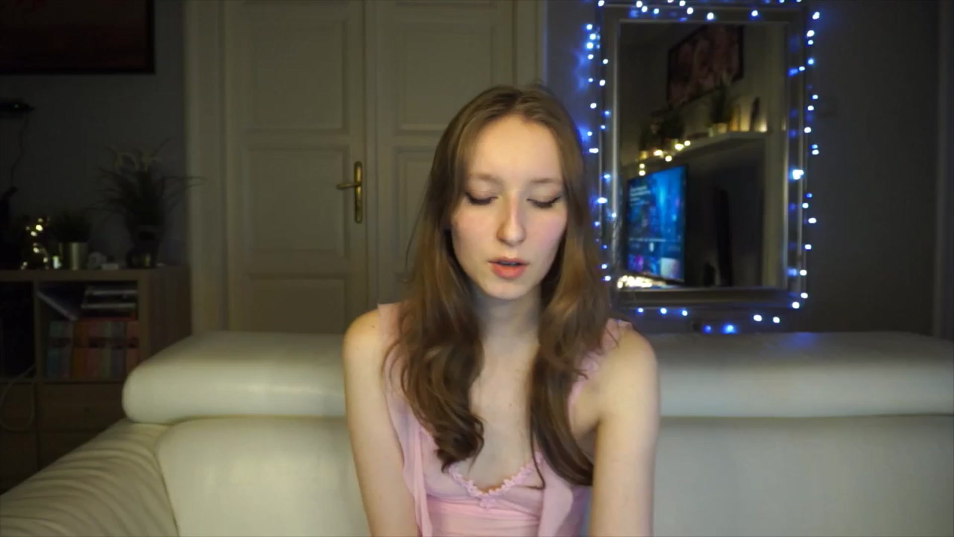 Gallery image thumbnail from Sw33t_g1rl's myfreecams stream on, 01/26/2026, 18:37 image 16 of 20