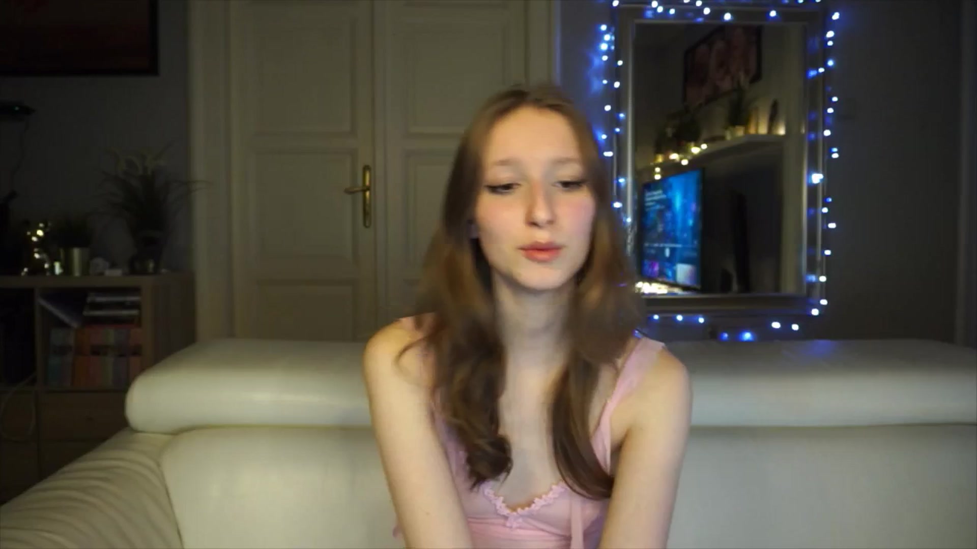 Gallery image thumbnail from Sw33t_g1rl's myfreecams stream on, 01/26/2026, 18:37 image 17 of 20