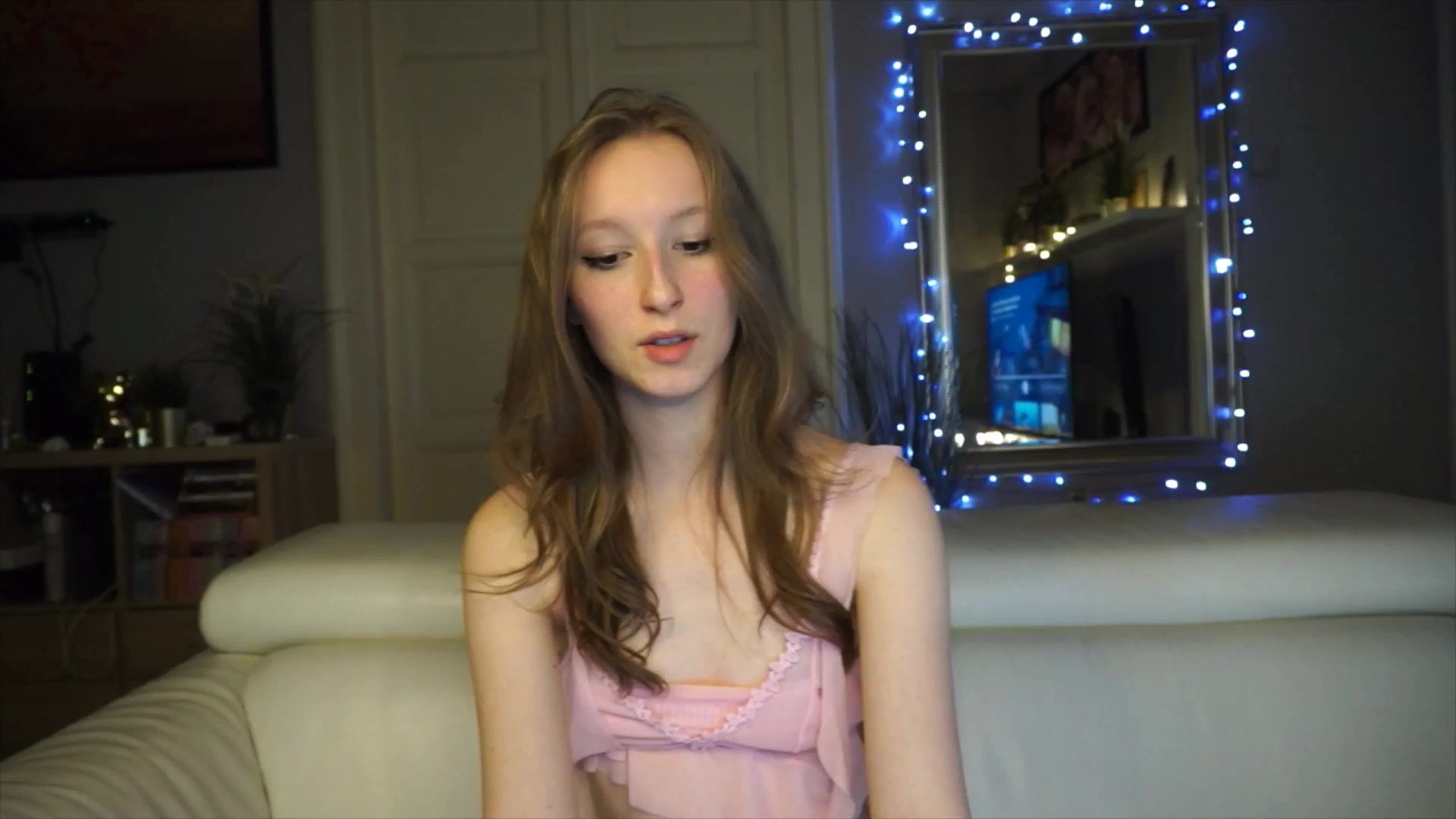Gallery image thumbnail from Sw33t_g1rl's myfreecams stream on, 01/28/2026, 18:54 image 14 of 20