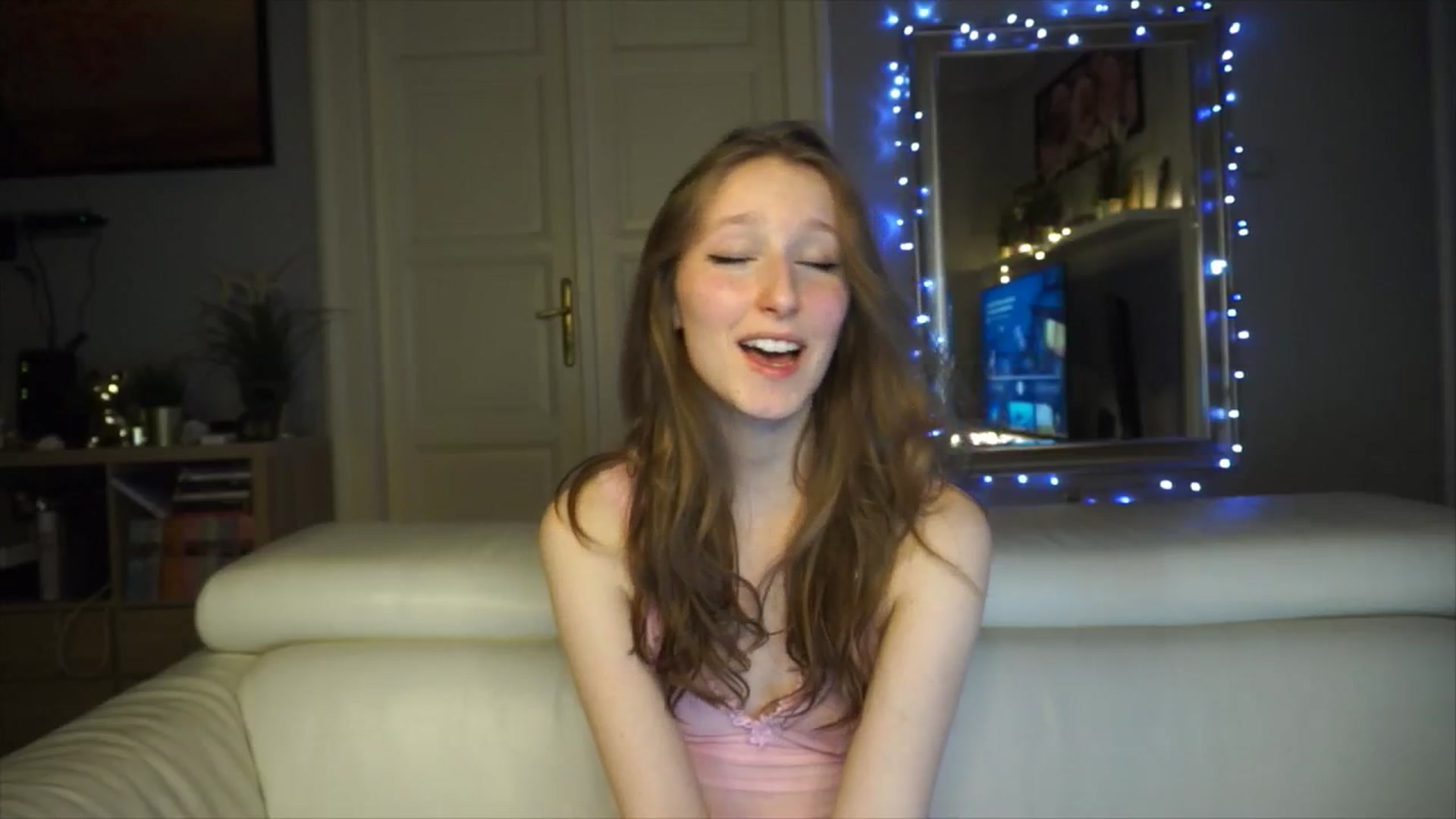 Gallery image thumbnail from Sw33t_g1rl's myfreecams stream on, 01/28/2026, 18:54 image 3 of 20