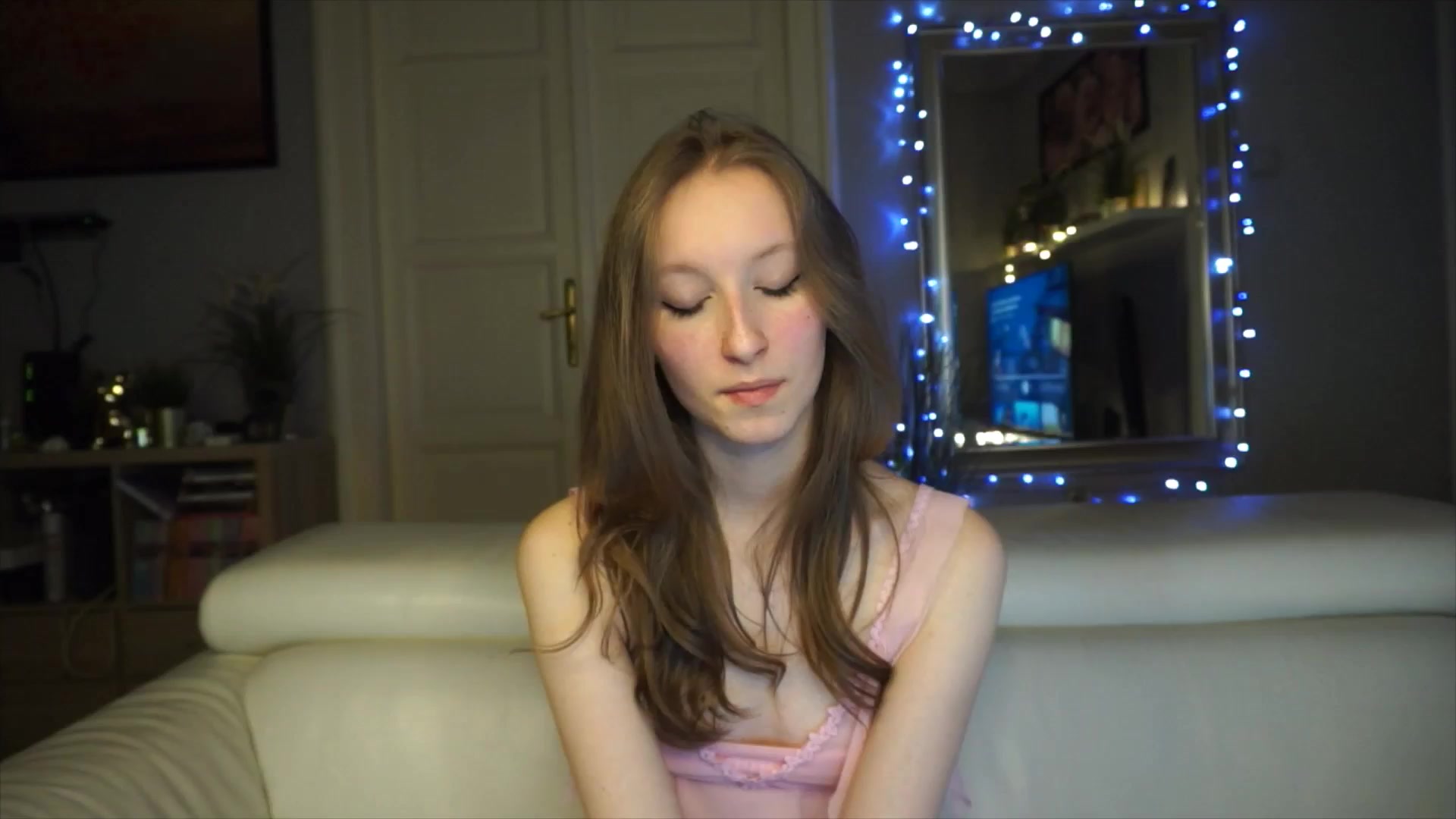 Gallery image thumbnail from Sw33t_g1rl's myfreecams stream on, 01/28/2026, 18:54 image 16 of 20