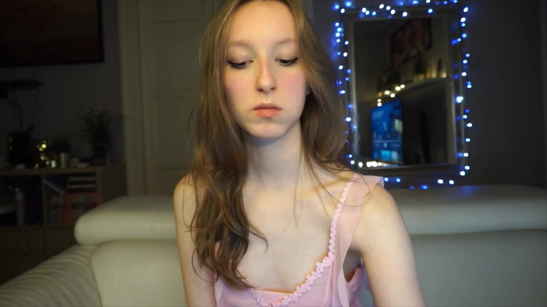Gallery image thumbnail from Sw33t_g1rl's myfreecams stream on, 01/28/2026, 18:54 image 18 of 20