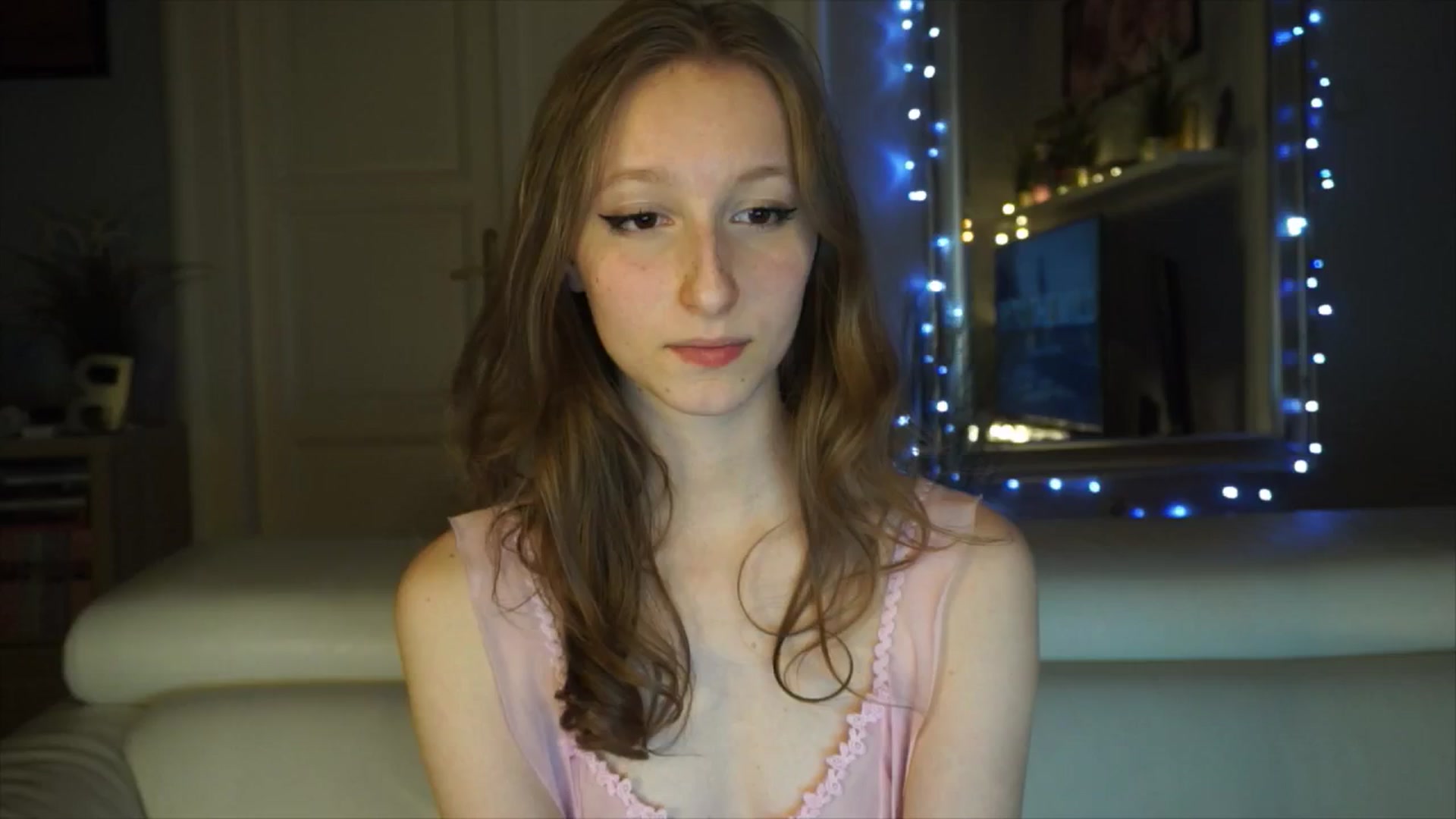 Gallery image thumbnail from Sw33t_g1rl's myfreecams stream on, 01/30/2026, 18:19 image 9 of 20