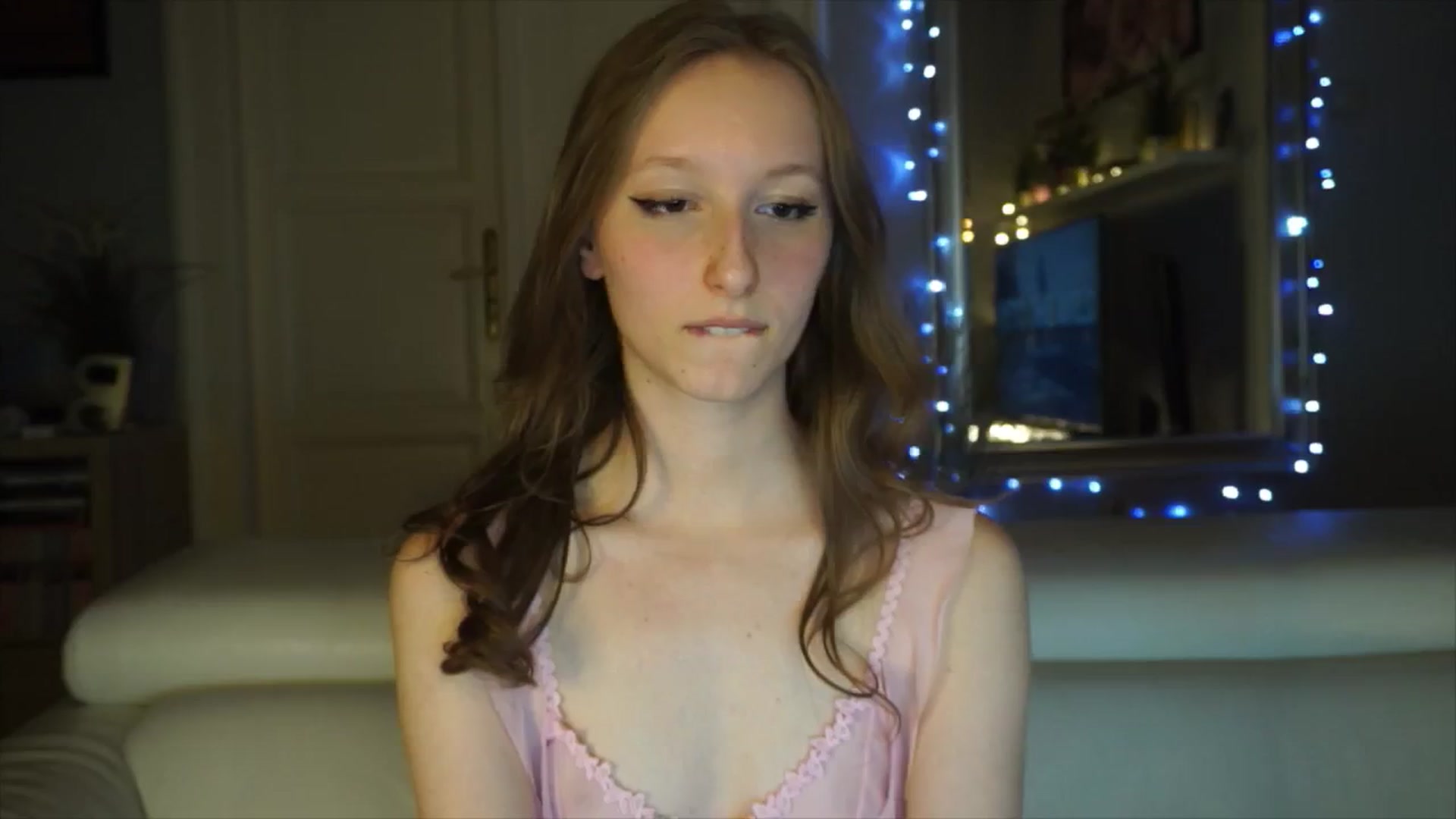 Gallery image thumbnail from Sw33t_g1rl's myfreecams stream on, 01/30/2026, 18:19 image 12 of 20
