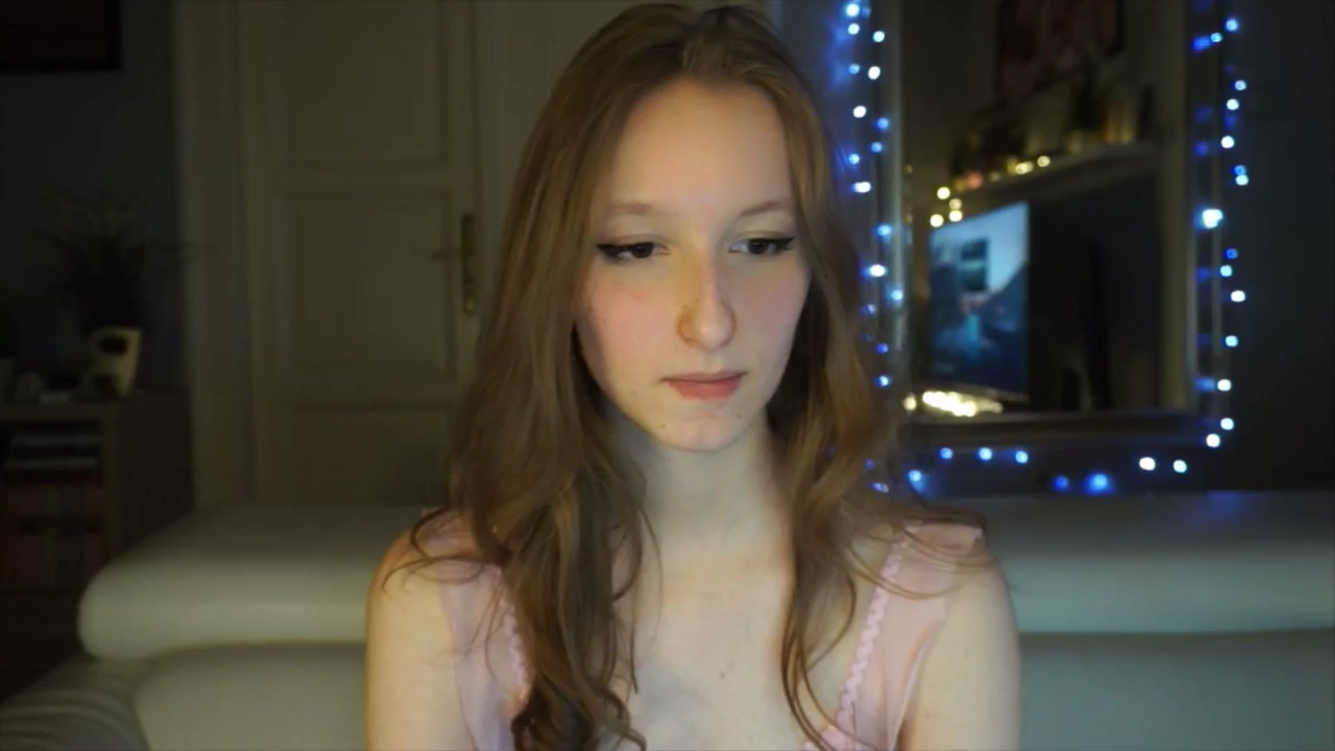 Gallery image thumbnail from Sw33t_g1rl's myfreecams stream on, 01/30/2026, 18:19 image 15 of 20