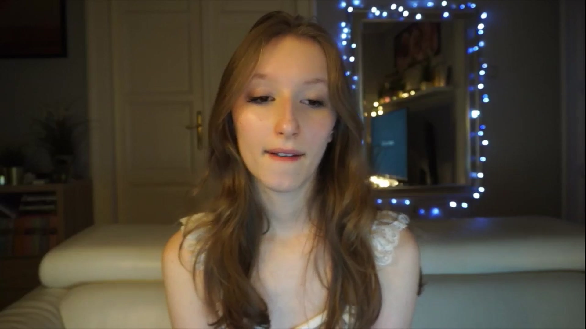 Gallery image thumbnail from Sw33t_g1rl's myfreecams stream on, 02/01/2026, 09:59 image 12 of 20