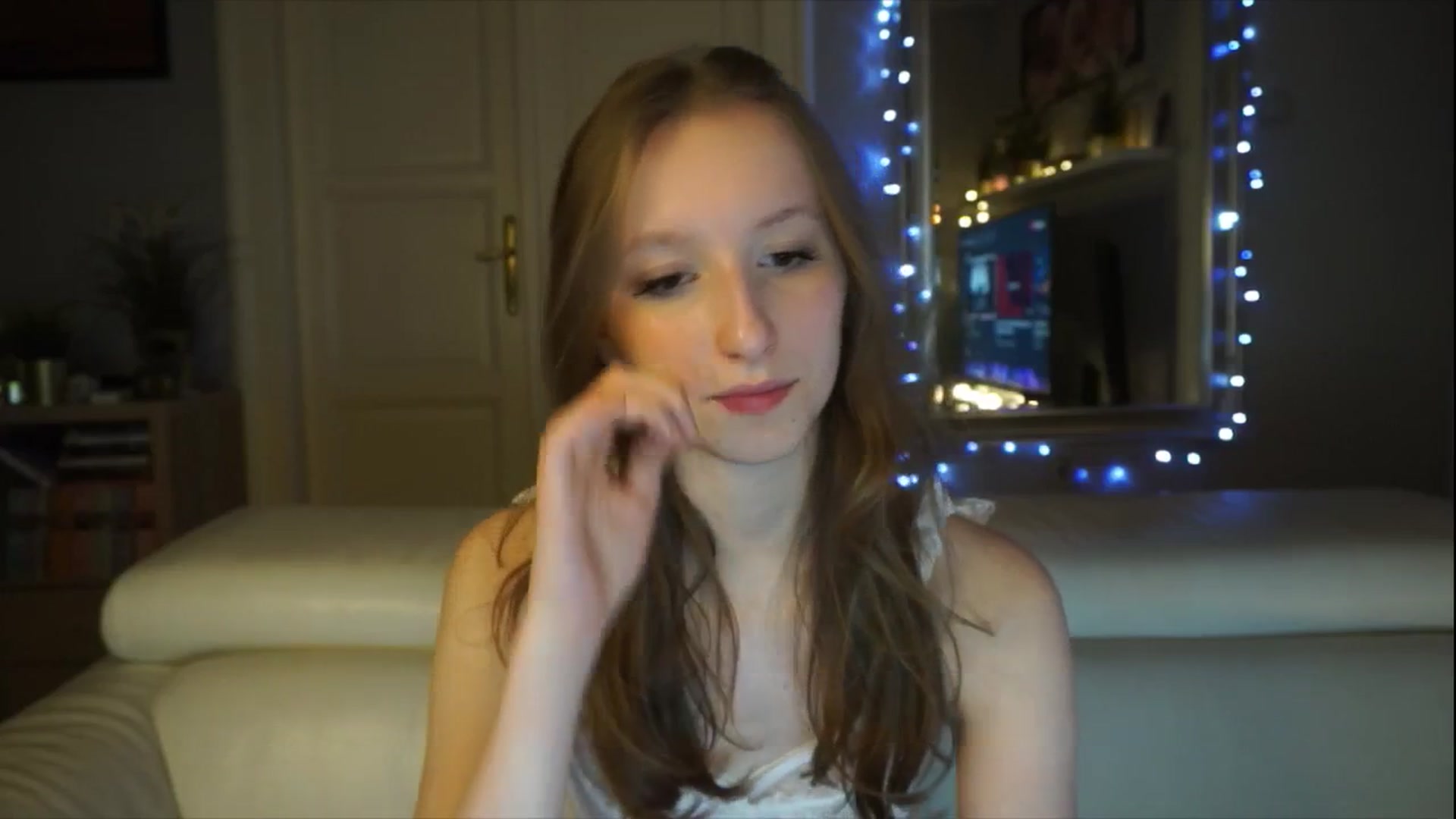 Gallery image thumbnail from Sw33t_g1rl's myfreecams stream on, 02/01/2026, 11:02 image 14 of 20