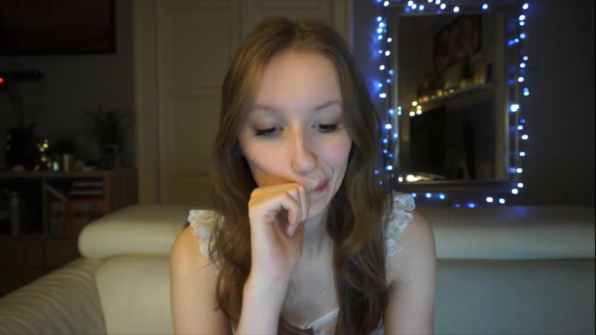Gallery image thumbnail from Sw33t_g1rl's myfreecams stream on, 02/01/2026, 14:18 image 13 of 20