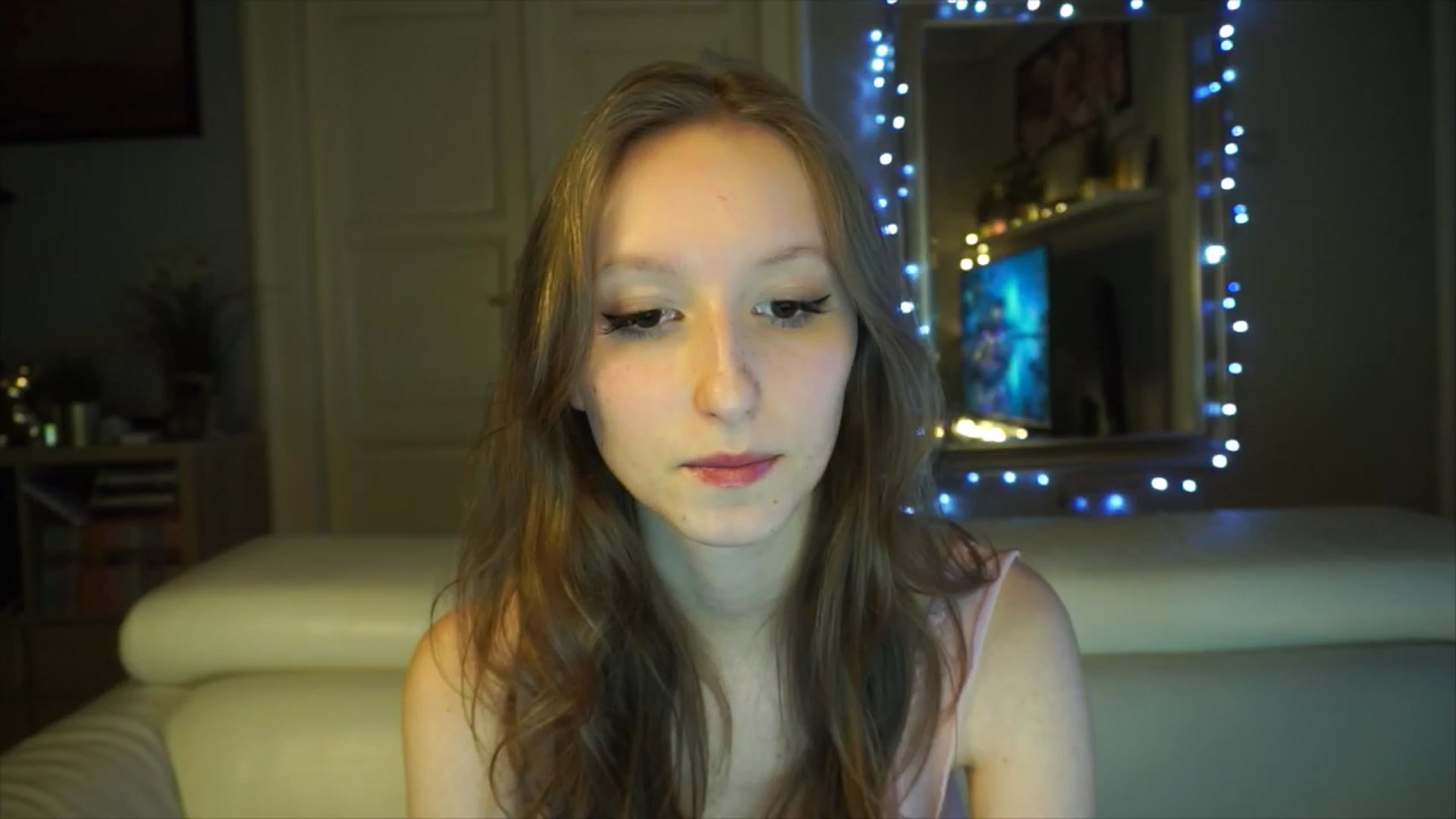 Gallery image thumbnail from Sw33t_g1rl's myfreecams stream on, 02/02/2026, 19:35 image 17 of 20