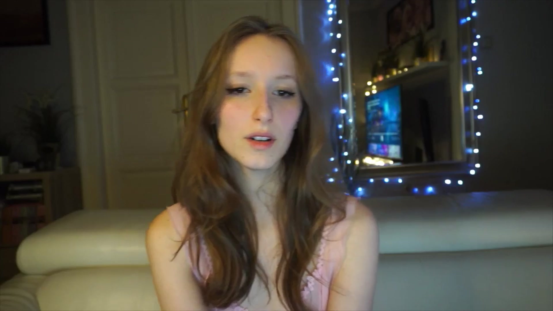 Gallery image thumbnail from Sw33t_g1rl's myfreecams stream on, 02/02/2026, 19:35 image 6 of 20