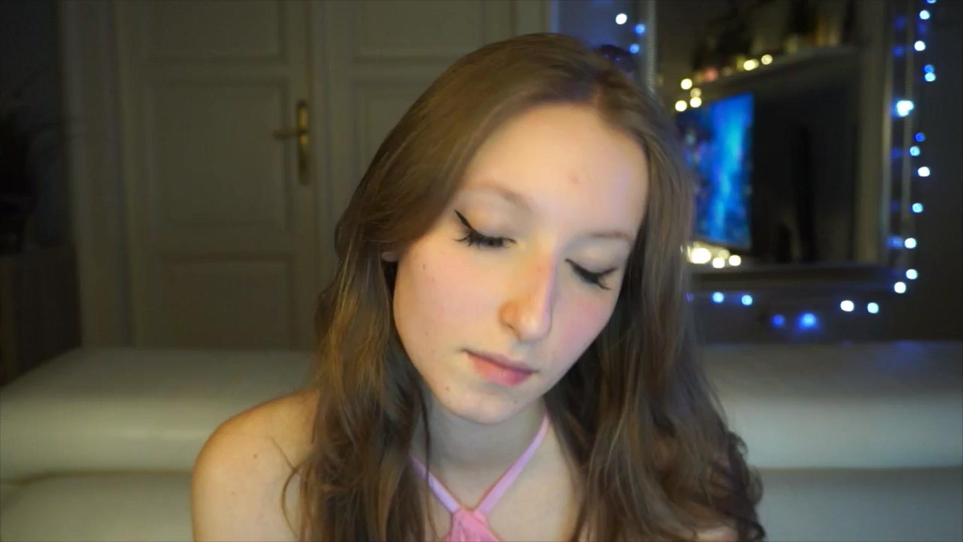 Gallery image thumbnail from Sw33t_g1rl's myfreecams stream on, 02/03/2026, 17:49 image 13 of 20