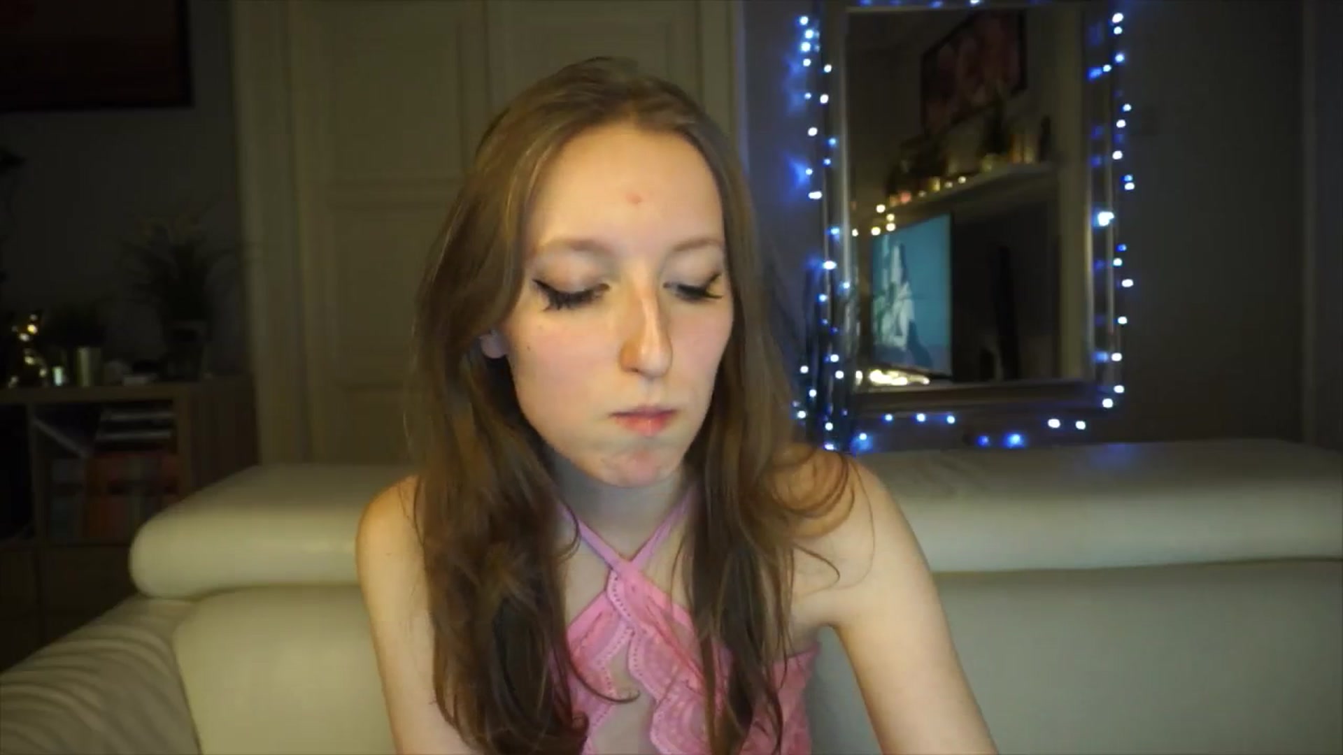 Gallery image thumbnail from Sw33t_g1rl's myfreecams stream on, 02/03/2026, 20:03 image 14 of 20