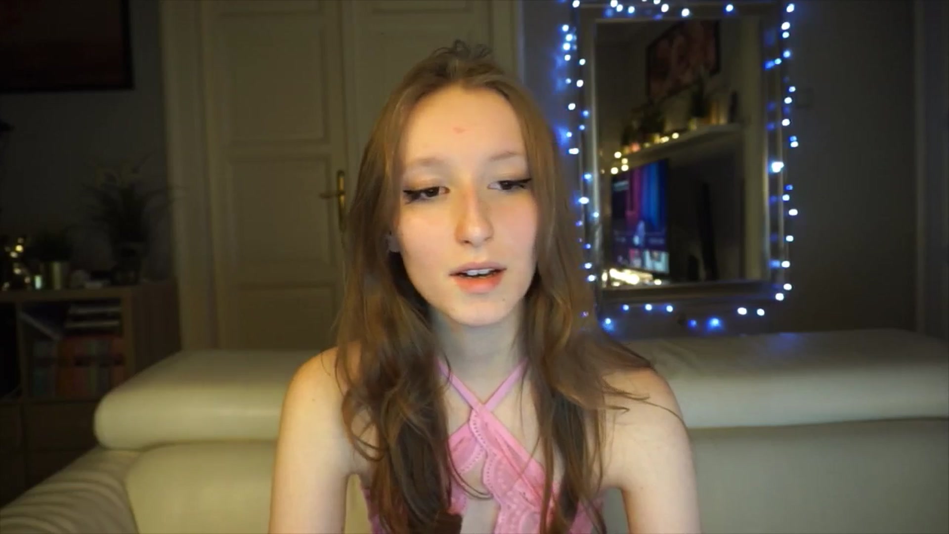Gallery image thumbnail from Sw33t_g1rl's myfreecams stream on, 02/03/2026, 20:03 image 11 of 20
