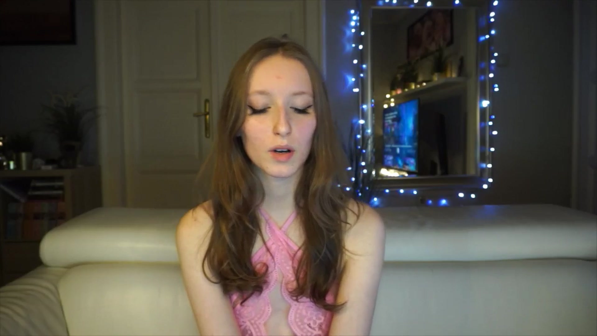 Gallery image thumbnail from Sw33t_g1rl's myfreecams stream on, 02/03/2026, 20:03 image 5 of 20