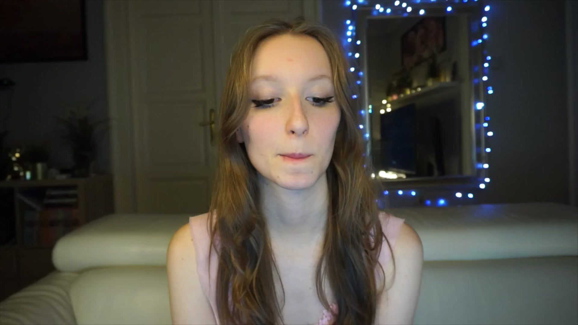 Gallery image thumbnail from Sw33t_g1rl's myfreecams stream on, 02/04/2026, 19:34 image 19 of 20
