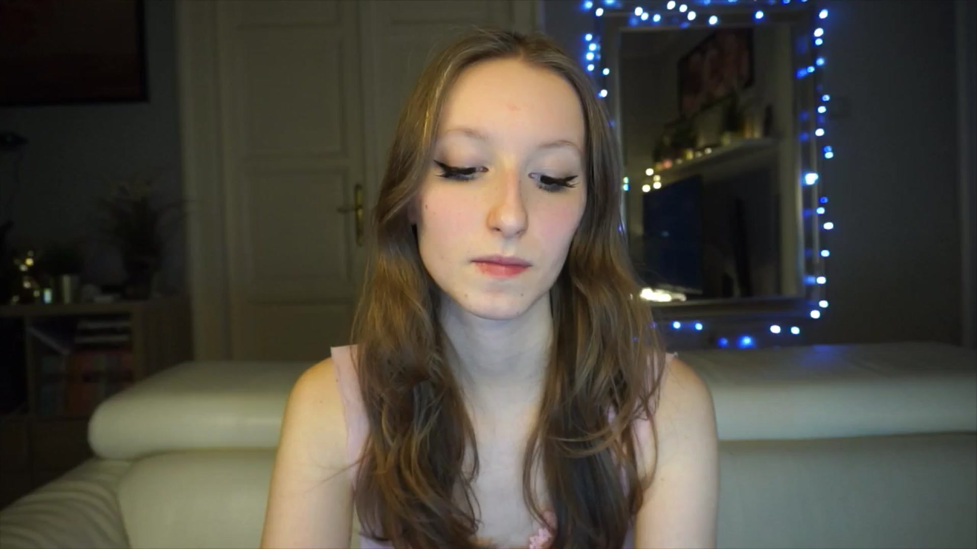 Gallery image thumbnail from Sw33t_g1rl's myfreecams stream on, 02/04/2026, 19:34 image 13 of 20