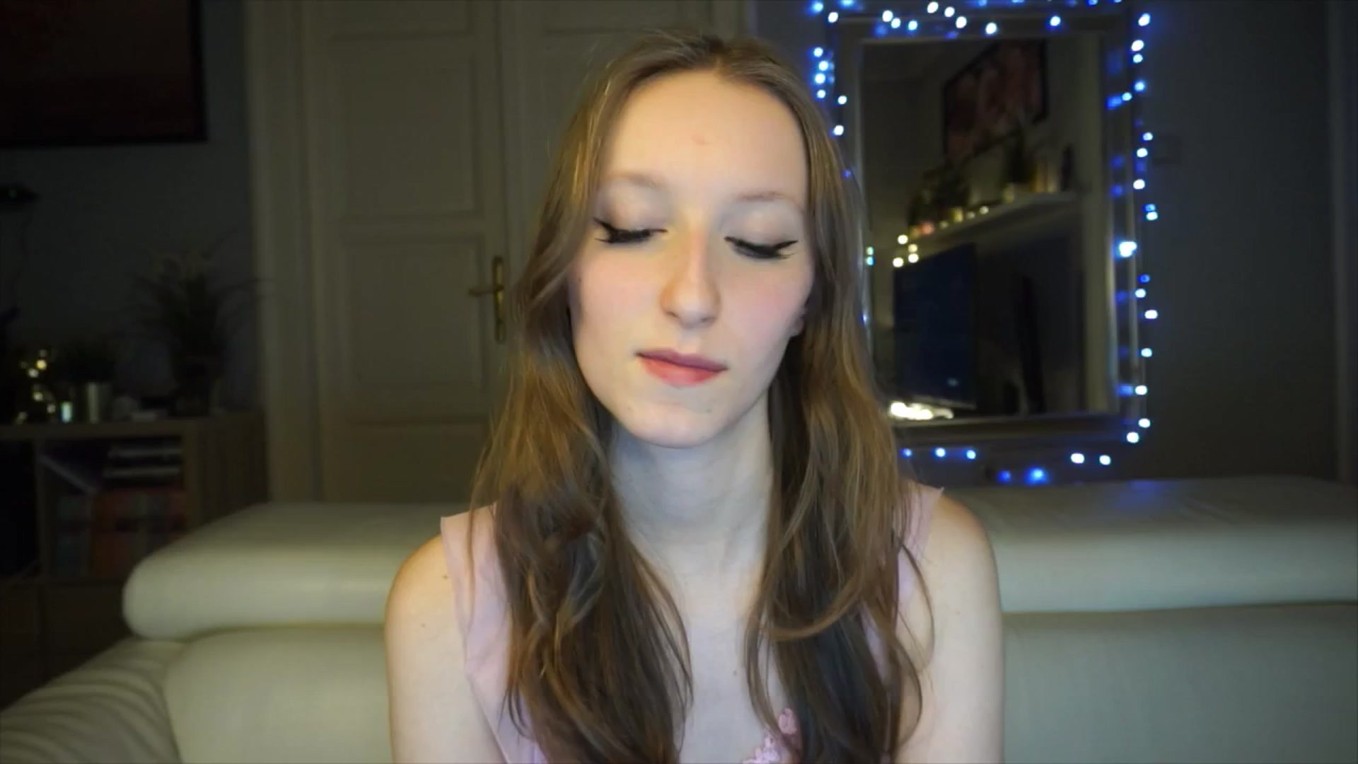 Gallery image thumbnail from Sw33t_g1rl's myfreecams stream on, 02/04/2026, 19:34 image 17 of 20