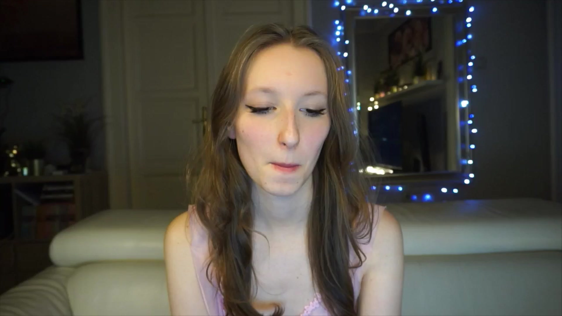 Gallery image thumbnail from Sw33t_g1rl's myfreecams stream on, 02/04/2026, 19:34 image 3 of 20