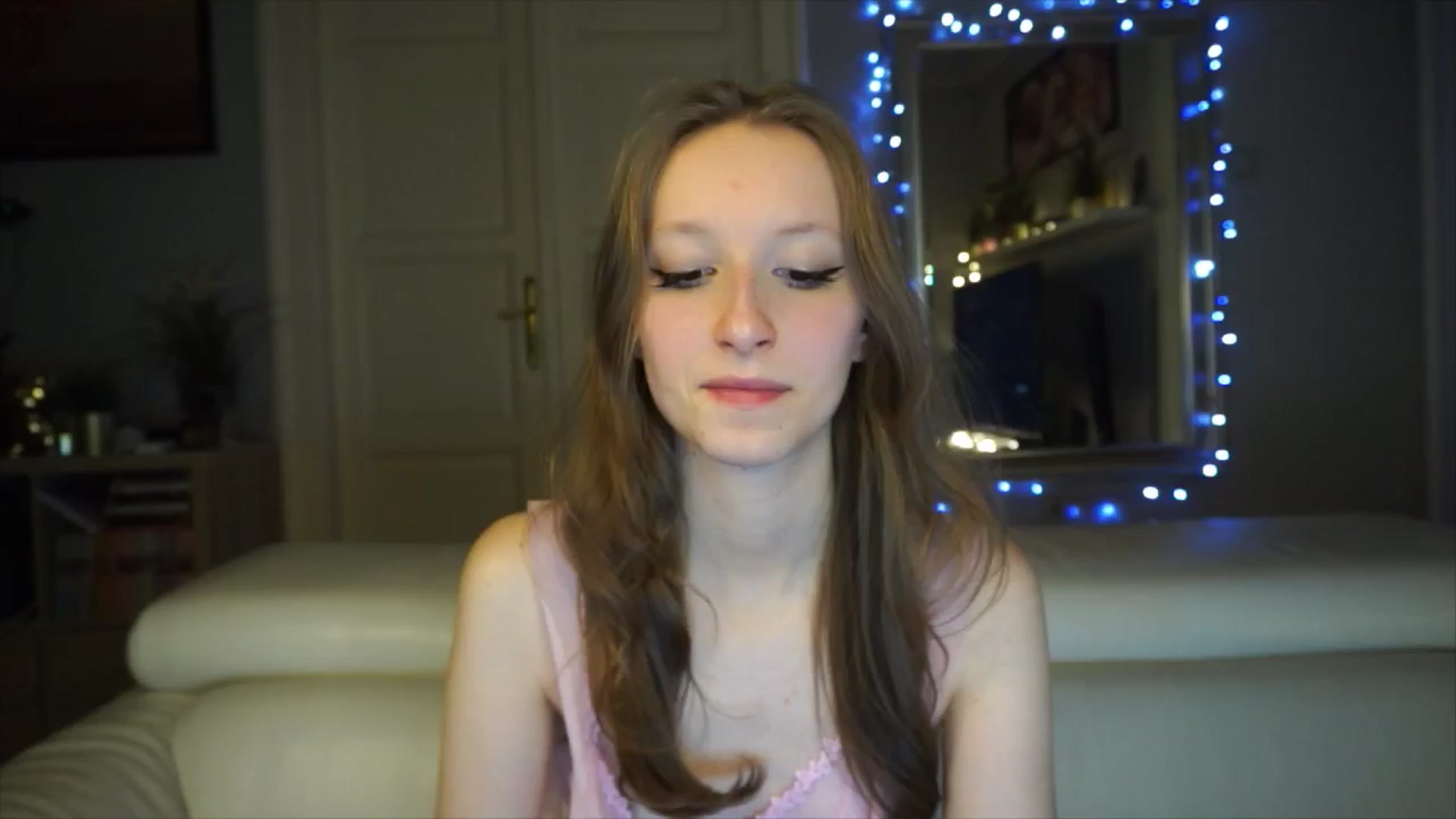 Gallery image thumbnail from Sw33t_g1rl's myfreecams stream on, 02/04/2026, 19:34 image 6 of 20