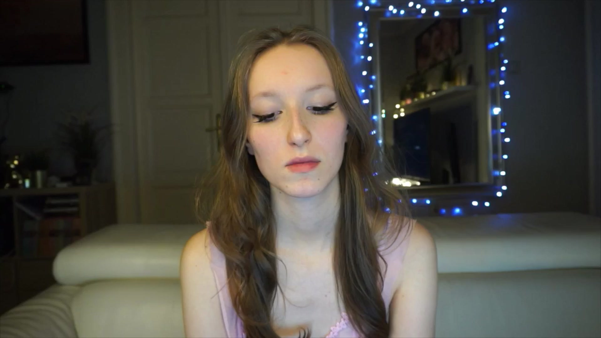 Gallery image thumbnail from Sw33t_g1rl's myfreecams stream on, 02/04/2026, 19:34 image 4 of 20