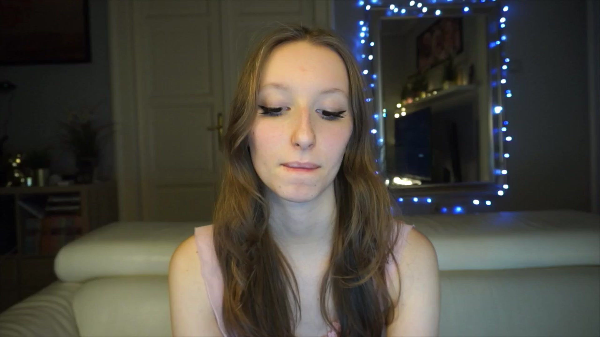 Gallery image thumbnail from Sw33t_g1rl's myfreecams stream on, 02/04/2026, 19:34 image 15 of 20