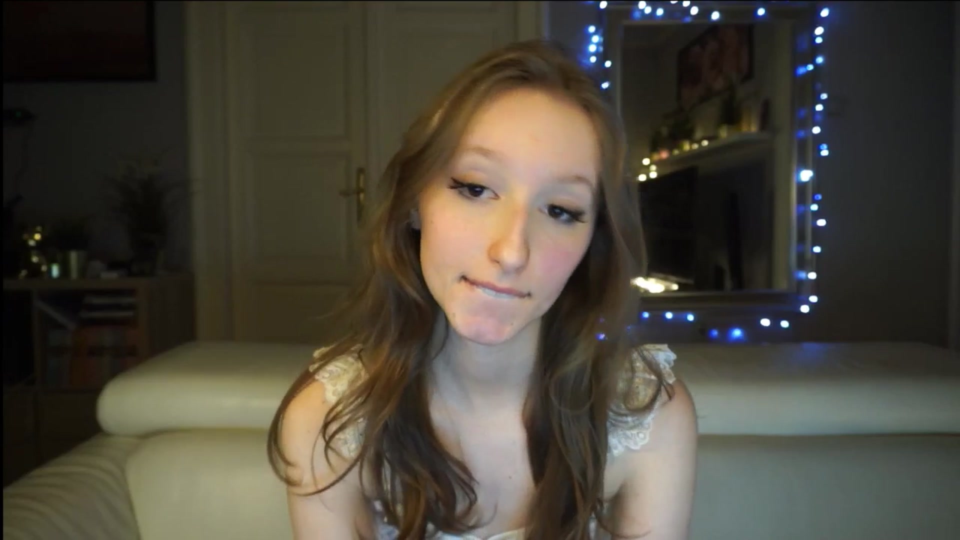Gallery image thumbnail from Sw33t_g1rl's myfreecams stream on, 02/05/2026, 19:41 image 19 of 20